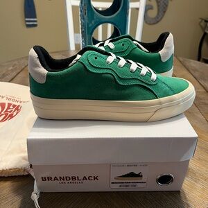 Brandblack Low Top Unisex Sneakers Kelly Green Men’s 8 Women’s 9.5